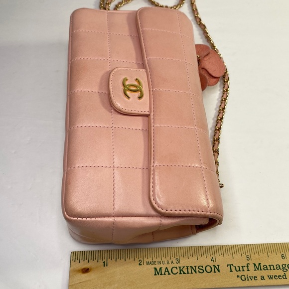 CHANEL Rare Pink Lambskin Single Flap Crossbody - Picture 10 of 16